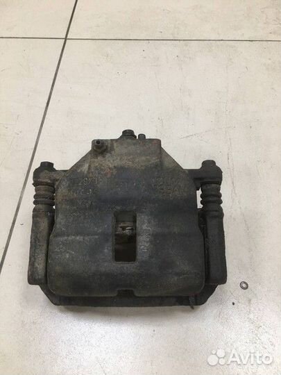 Суппорт передний правый Nissan Primera