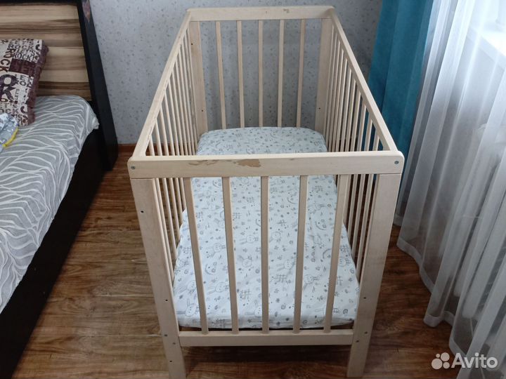 Детская кроватка с матрасом