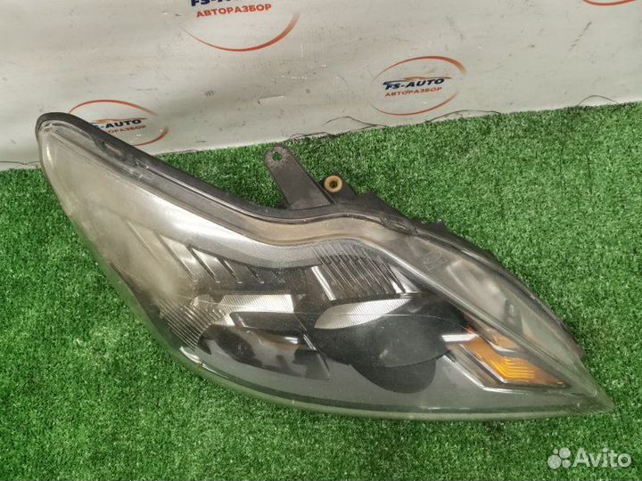 Фара галогеновая передняя правая Ford Focus 2