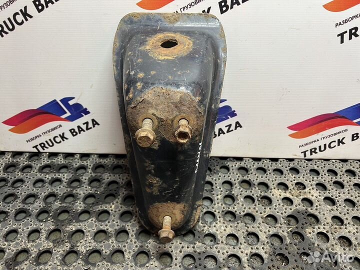 Кронштейн амортизатора передний