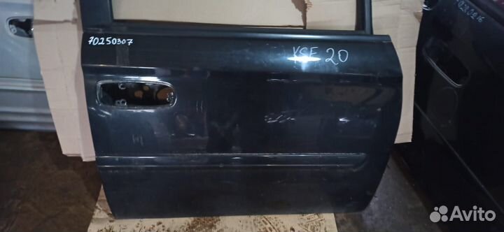 Дверь правая передняя Chrysler Town & Country 4