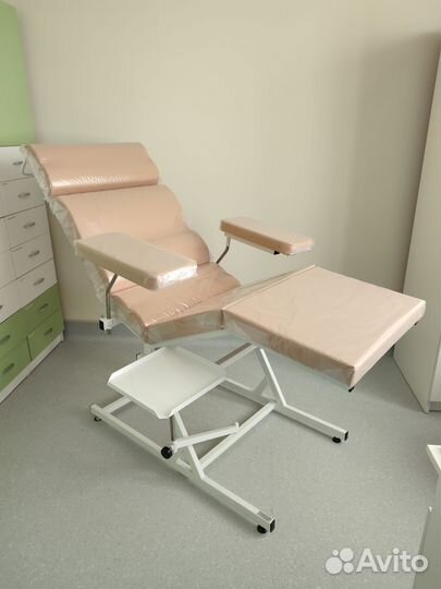 Кресло донорское с управляемым наклоном и штативом