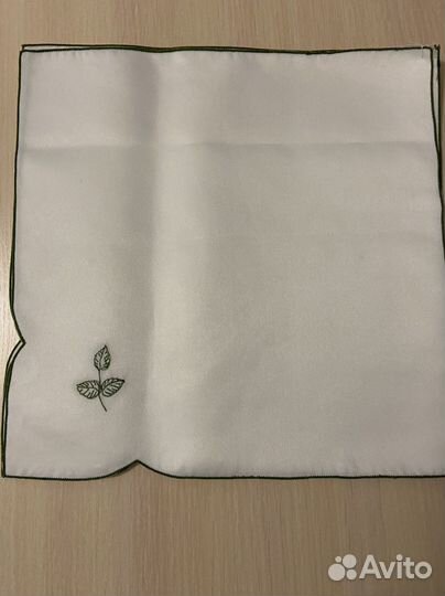 Скатерть 2 шт., у каждой по 4 салфетки