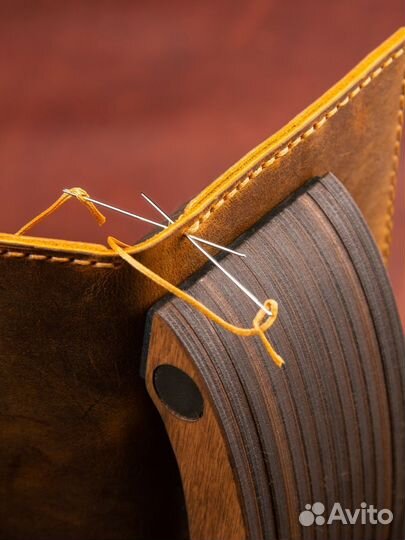 Шорник со струбциной для работы с кожей