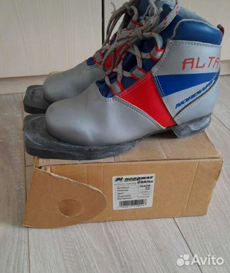 Лыжные ботинки