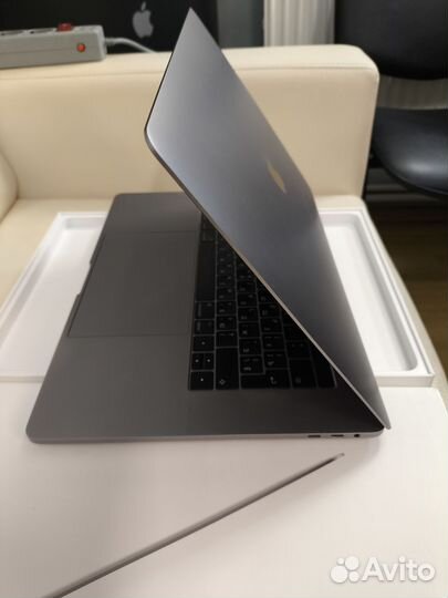 MacBook Pro 15 2017 i7/16/256/Pro 555 АКБ 3 цикла