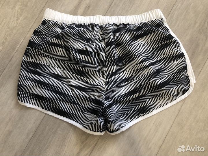 Шорты Adidas новые 42-44