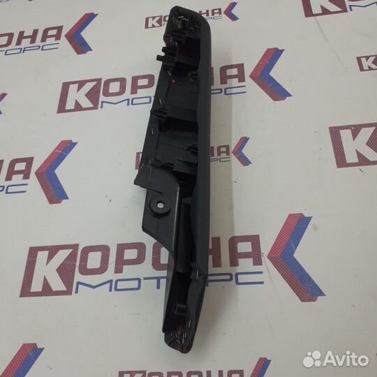 Накладка подлокотника передней левой двери кожа,кр