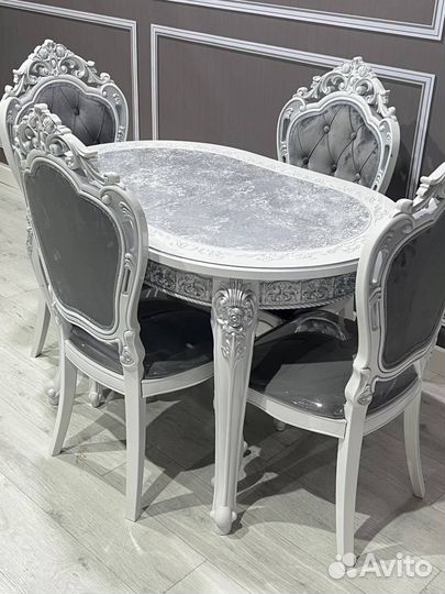 Стол со стульями