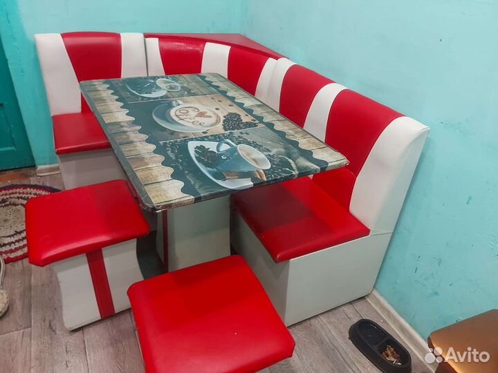 Кухонный уголок со столом бу