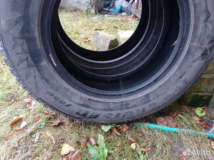 Bridgestone Ice Cruiser 7000 215/70 R16 100T