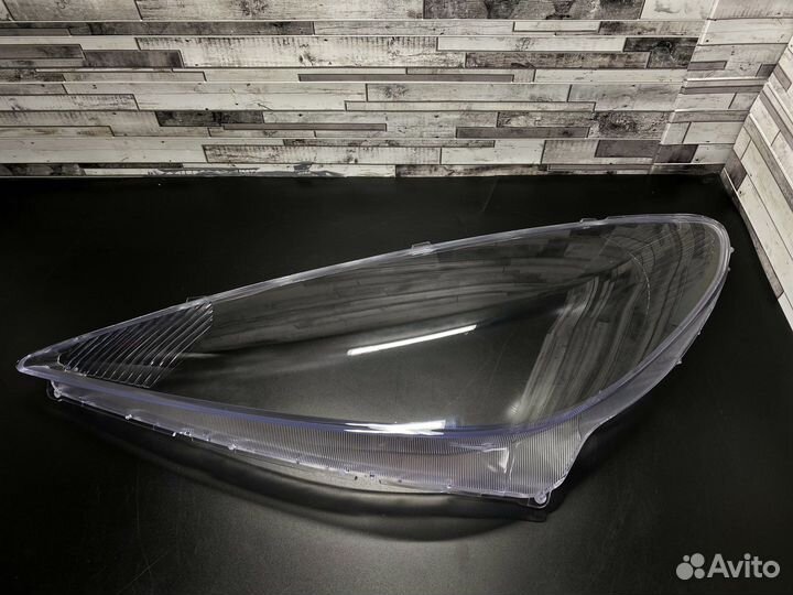 Стекло фары Toyota Estima II рест. (2003-2006гг.)