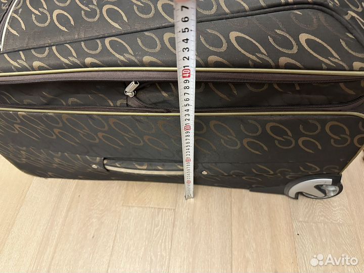 Чемодан большой на колесах