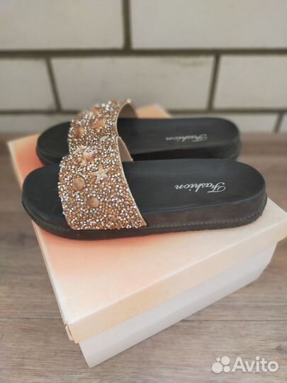 Шлепанцы, сланцы женские