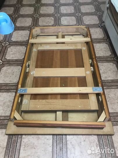 Стол деревянный