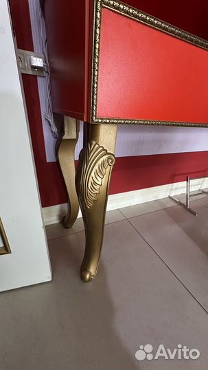 Туалетный столик с зеркалом