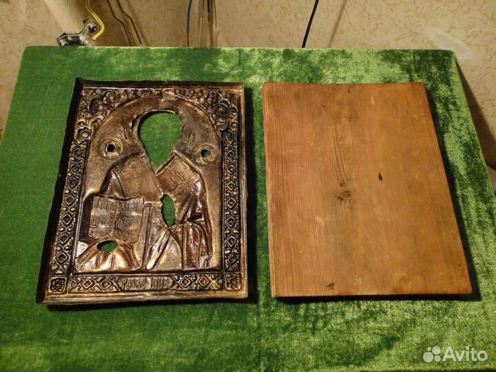 Старинная Икона Николай Чудотворец на Серебре