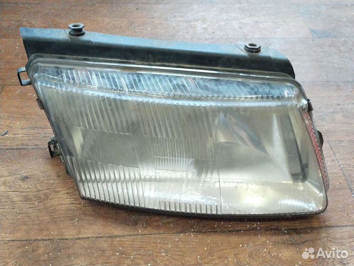 Фара правая передняя Volkswagen Passat B5