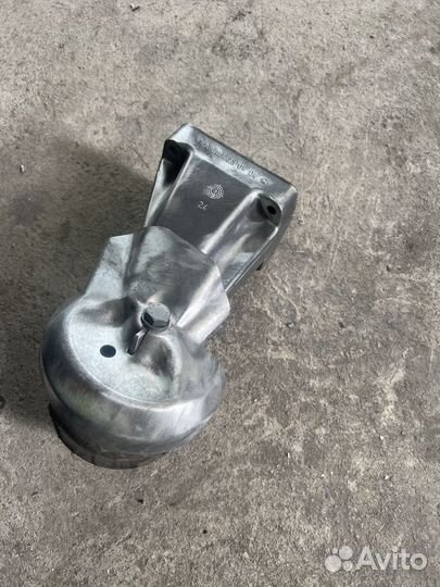 Кранштейн двигателя A6112230804 Mercedes