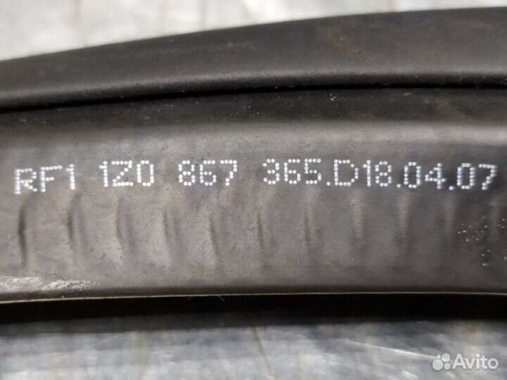 Уплотнитель (внутри) Skoda Octavia (A5 1Z)