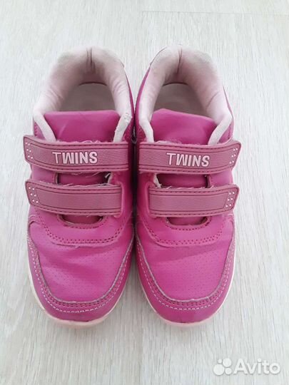 Кроссовки для девочек размер 26, чешки размер 25,5