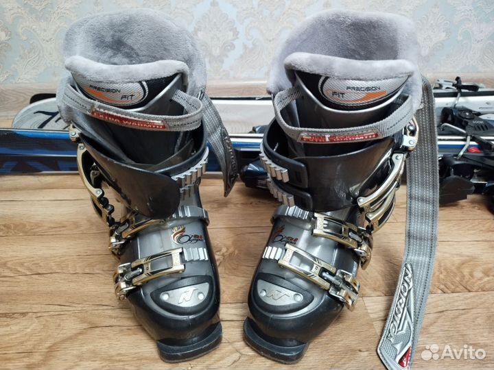 Горные лыжи и ботинки