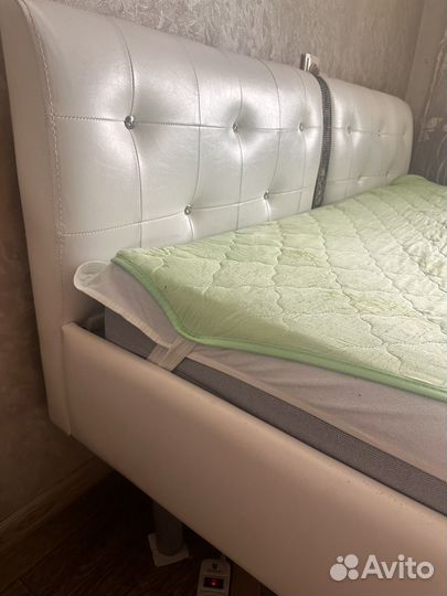 Продам кровать 160 на 200