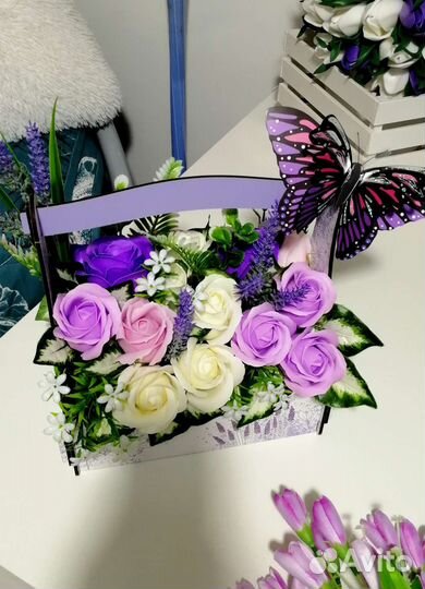 Подарок корзина из пенных роз