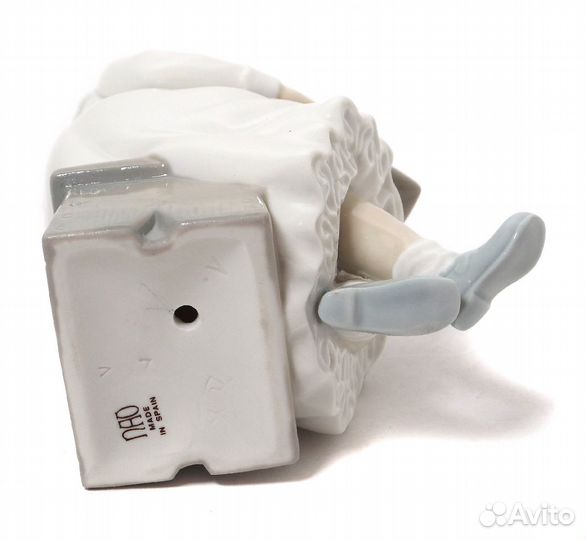 Фарфоровая фигура 