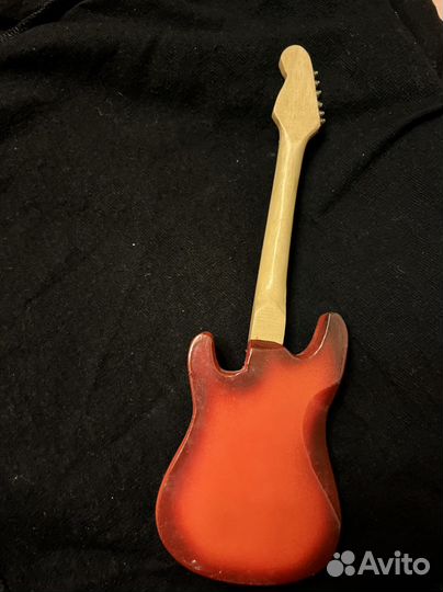 Коллекционная мини-электрогитара