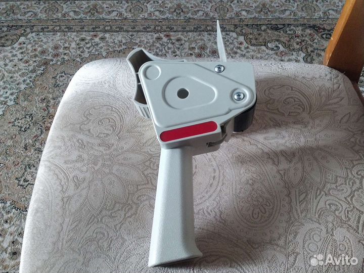 Диспенсер для скотча