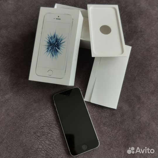 iPhone SE, 32 ГБ