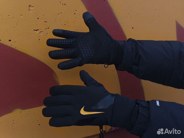Перчатки Nike hyperwarm
