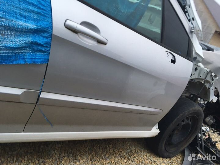 Peugeot 308 дверь передняя правая