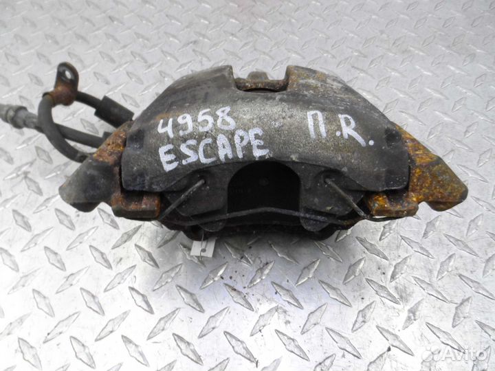 Суппорт передний правый Ford Escape 3