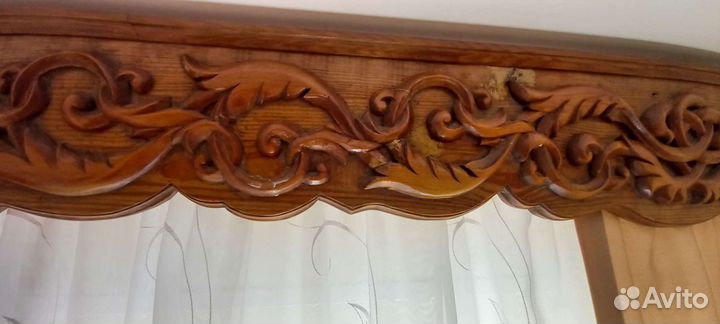 Карниз ручной работы из дерева