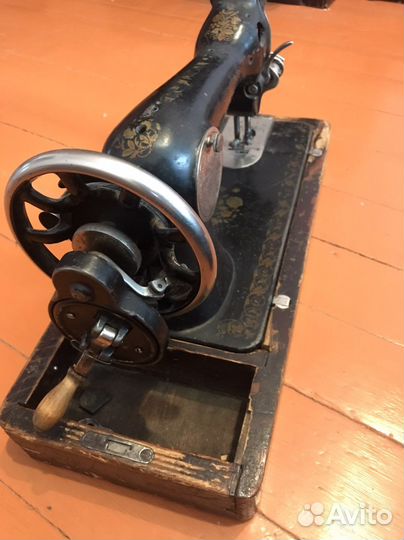 Швейная машинка старая