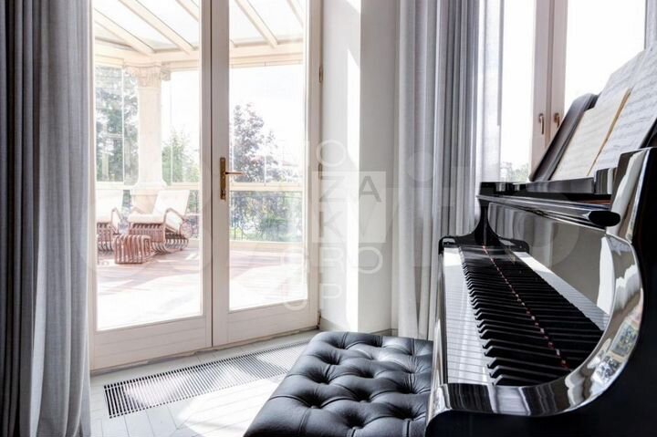 Коттедж 830 м² на участке 22 сот.