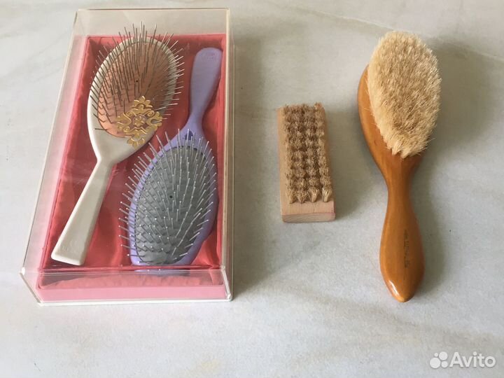 Щетки из натуральной щетины и расчески СССР