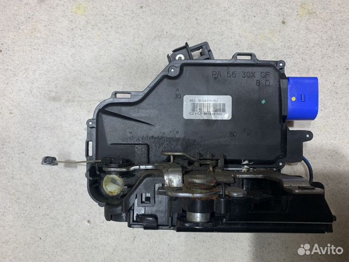 3d2837016J Замок двери передней правой VW Touareg