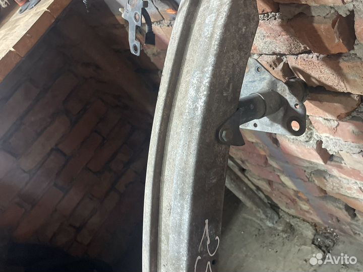 Усилитель бампера пассат б5