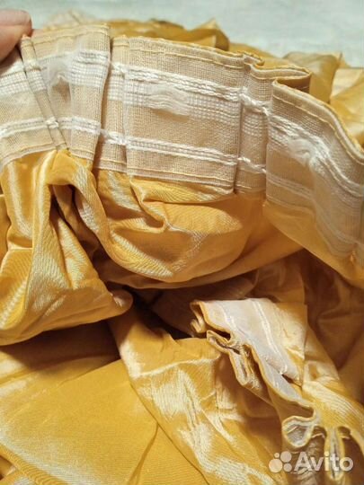 Два комплекта готовых штор