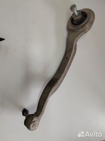 Рычаг подвески нижний передний правый