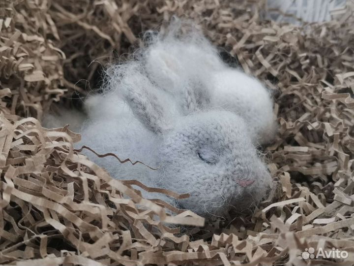 Спящие крольчата вязаные в упаковке