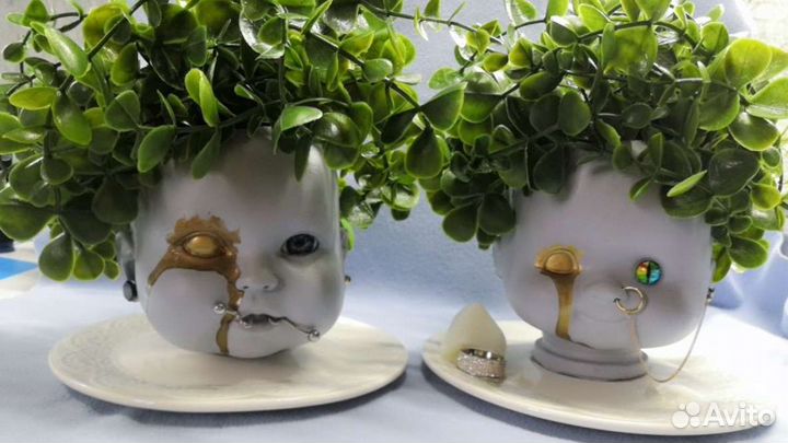 Кашпо с искусственным цветком