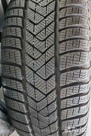 Pirelli Winter Sottozero 3 235/45 R18