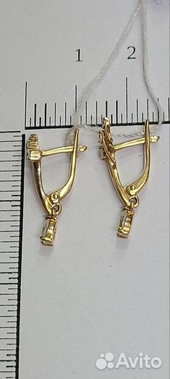 Золотые серьги с камнем