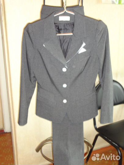 Костюм брючный 40-42 размер