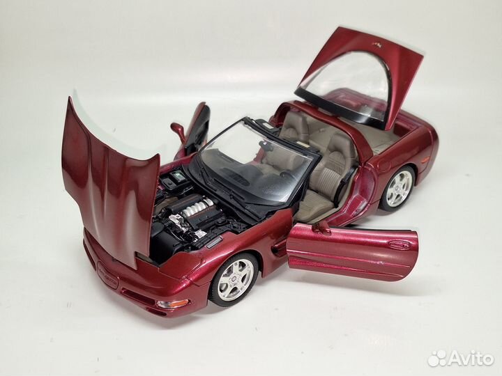 1997 Chevrolet Corvette C5 (Burago 1:18)