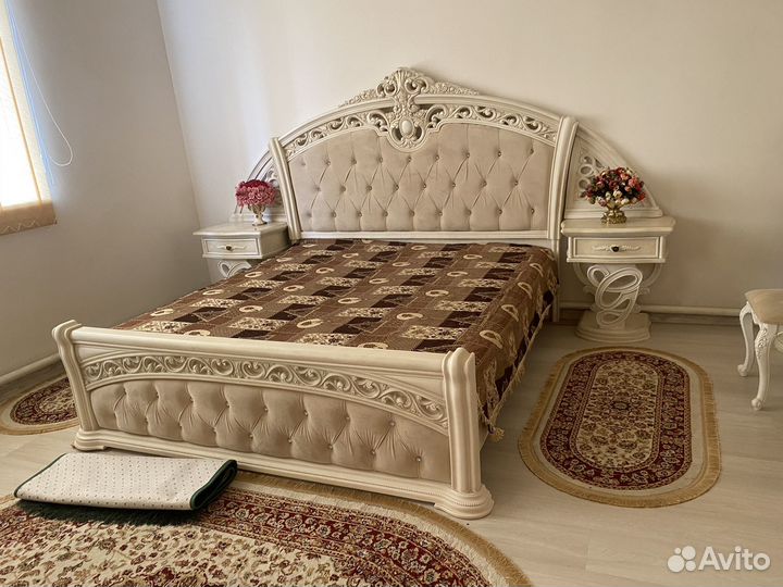 Спальный гарнитур